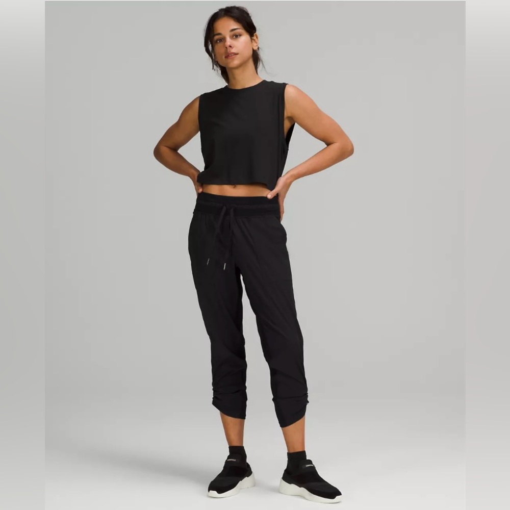 Lululemon Athletica Dance Studio Mid-Rise Cropped Black Pant (EUC) (Size 2)